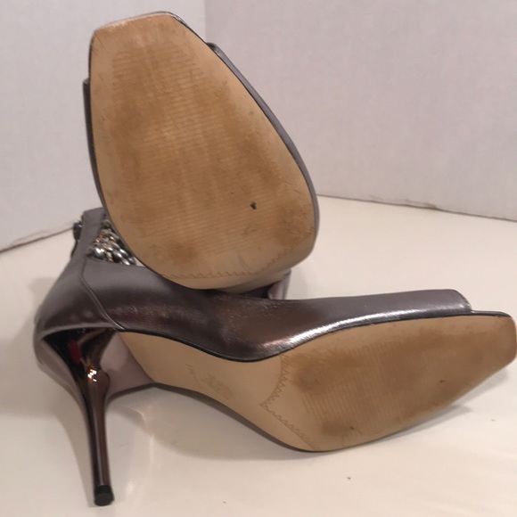 SilverMetallic OpenToe Pump With Pearl Strands - Picture 7 of 7